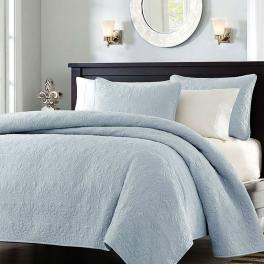 Full / queen size quilted bedspread coverlet with 2 shams in light blue